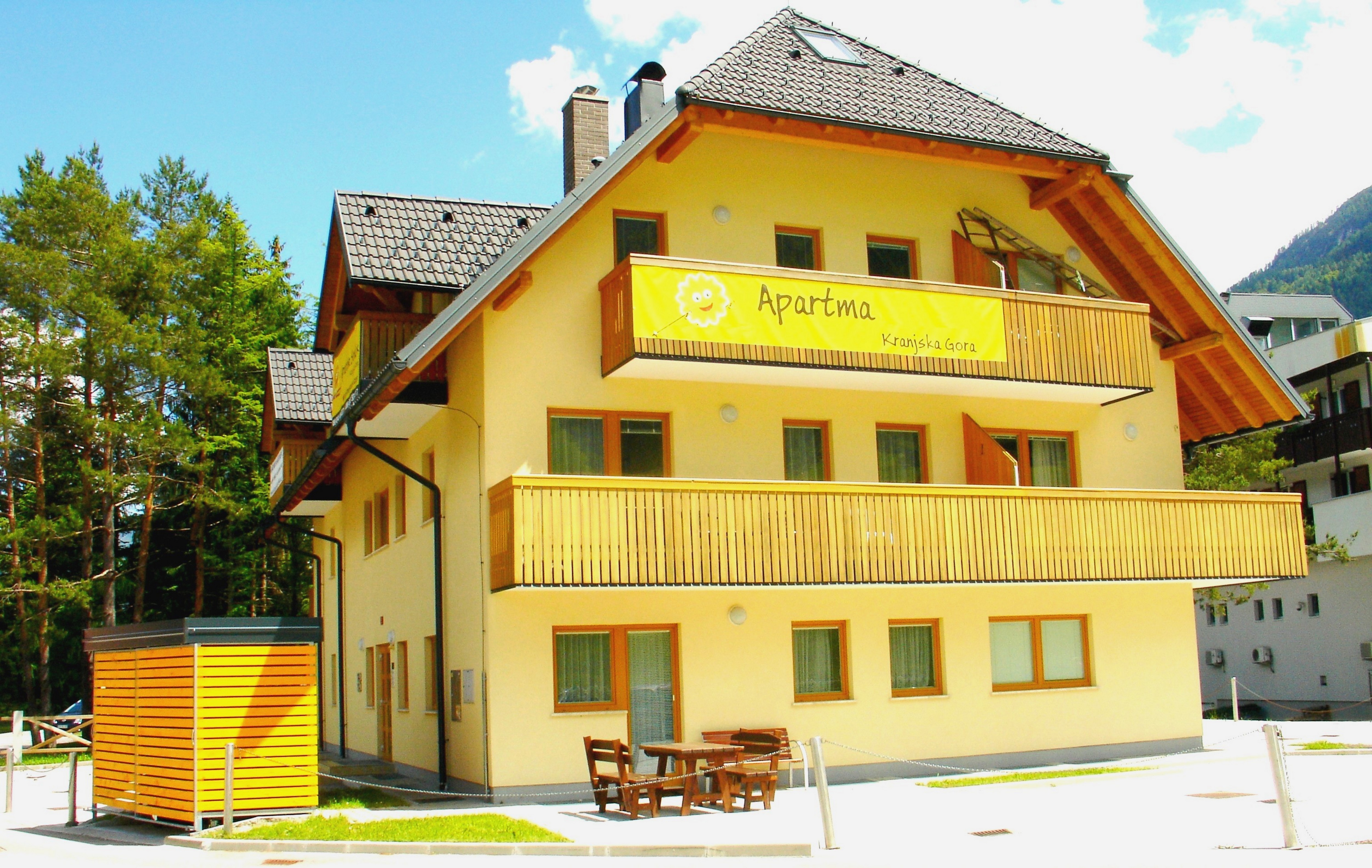 apartmajska hiša